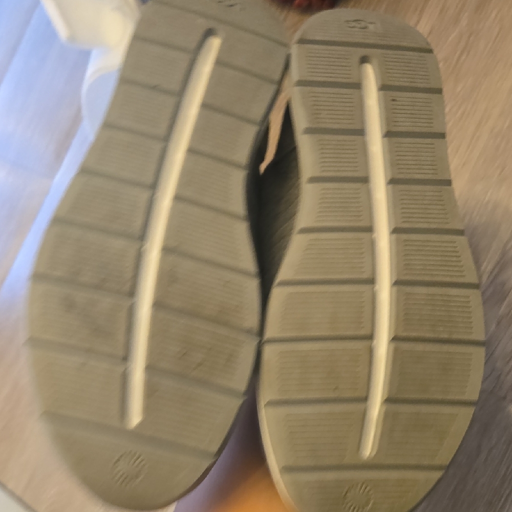 UGG Men's Light Gray Sneakers - Picture 4 of 10
